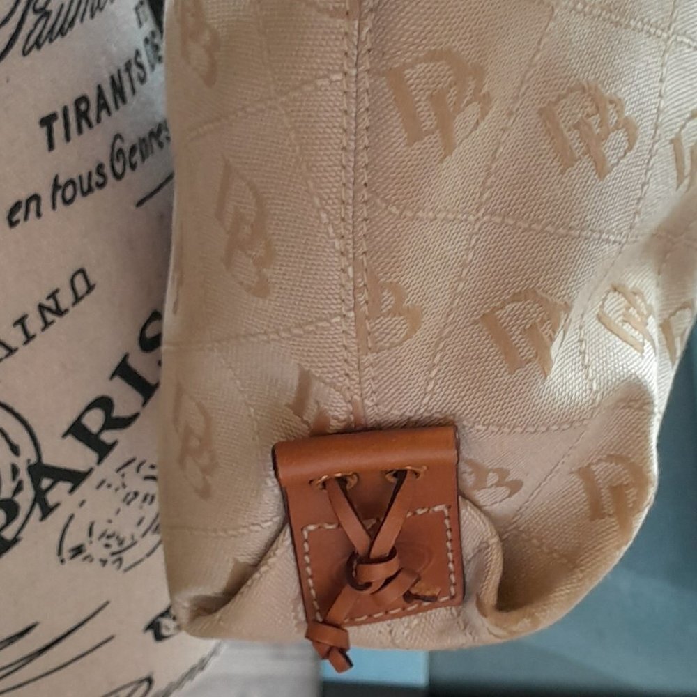 Dooney & Bourke Beige Monogram East West Slouch Shoulder Bag NWOT - Picture 16 of 16